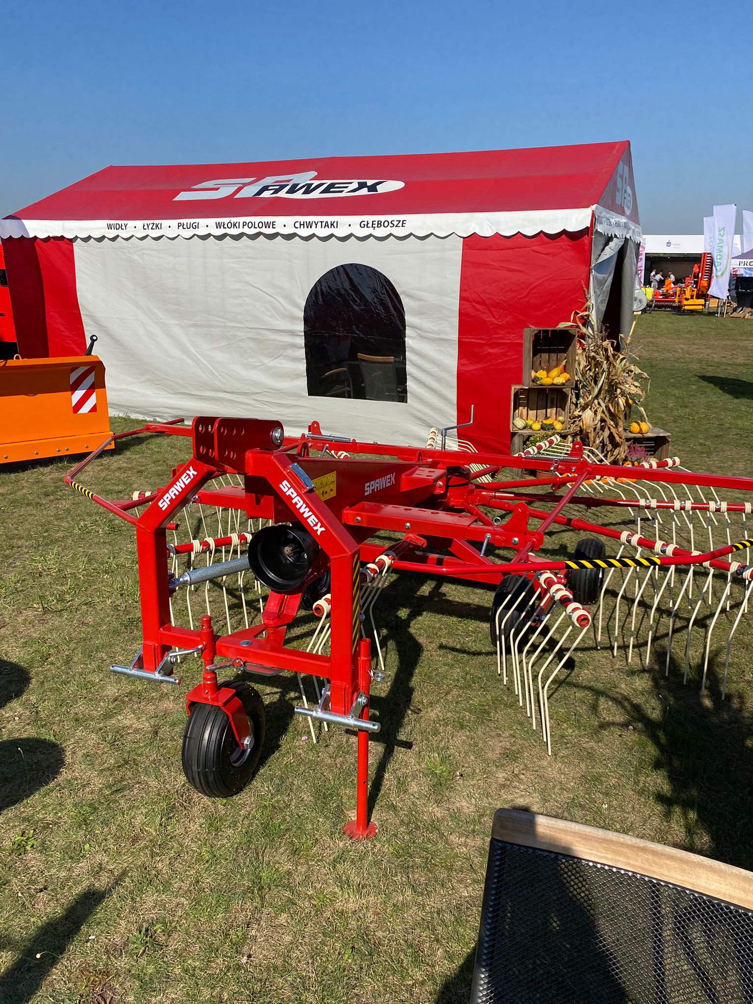 Spawex Kreiselschwader / Rake / Andaineur / Rastrillo / Rastrello / Zgrabiarka 4,5 m - Obračalnik/ Zgrabljalnik: slika 3 Spawex Kreiselschwader / Rake / Andaineur / Rastrillo / Rastrello / Zgrabiarka 4,5 m - Obračalnik/ Zgrabljalnik: slika 3