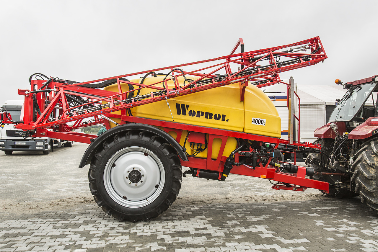 WOPROL Feldspritze / Sprayer / Pulvérisateur / Opryskiwacz 4000 L - Vlečna škropilnica: slika 1 WOPROL Feldspritze / Sprayer / Pulvérisateur / Opryskiwacz 4000 L - Vlečna škropilnica: slika 1