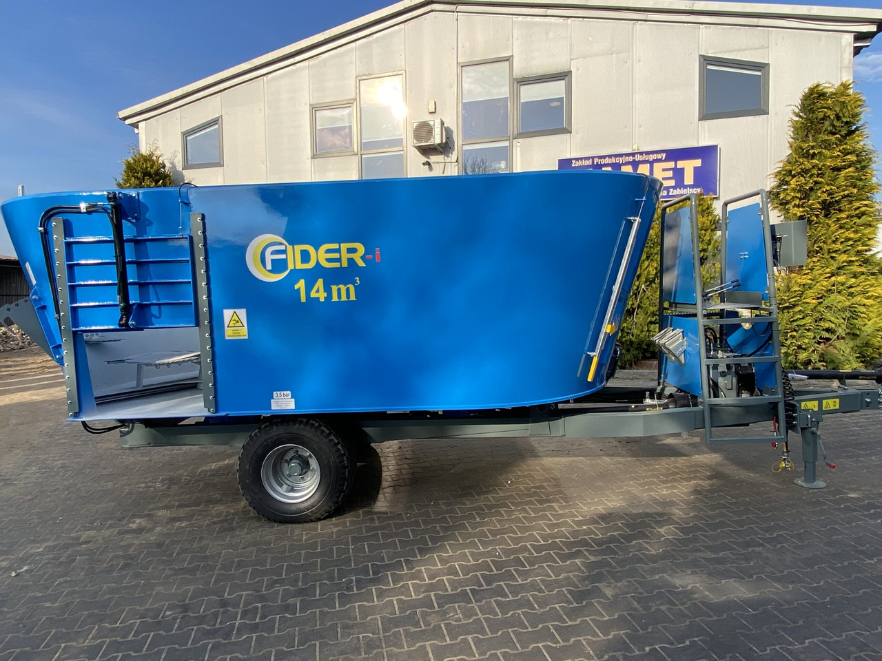 ZAMET Futtermischwagen / Feed mixer / Melangeuse / Carro miscelatore / Vagoneta 2 sinfines / Кормораздатчик 2 шнека / Wóz paszowy 14 m3 - Mešalnik za krmo: slika 1 ZAMET Futtermischwagen / Feed mixer / Melangeuse / Carro miscelatore / Vagoneta 2 sinfines / Кормораздатчик 2 шнека / Wóz paszowy 14 m3 - Mešalnik za krmo: slika 1