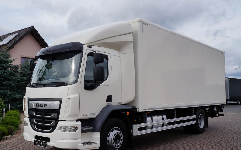 DAF LF 230 18 TON EURO 6 KONTENER 18 PALET ŁAD. 9800 KG WINDA TGM - Tovornjak zabojnik: slika 1 DAF LF 230 18 TON EURO 6 KONTENER 18 PALET ŁAD. 9800 KG WINDA TGM - Tovornjak zabojnik: slika 1