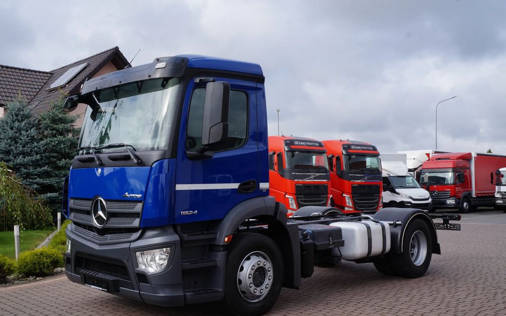 Mercedes-Benz ANTOS 1824 ACTROS EURO 6 RAMA DO ZABUDOWY ROZSTAW OSI 3.80M ANTOS 1830 1827 - Tovornjak-šasija: slika 1 Mercedes-Benz ANTOS 1824 ACTROS EURO 6 RAMA DO ZABUDOWY ROZSTAW OSI 3.80M ANTOS 1830 1827 - Tovornjak-šasija: slika 1