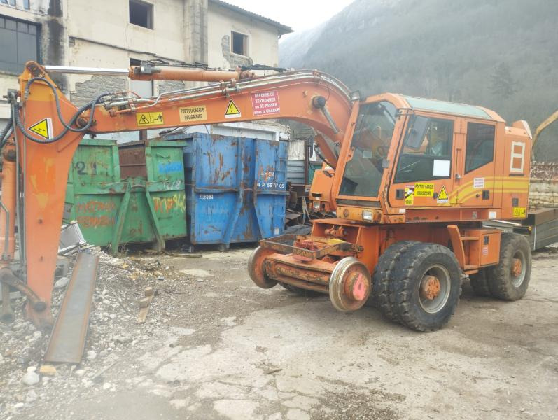 CASE Pelle Rail Route (PRIX POSSIBLE POUR LE LOT) - Bager na kolesih: slika 3 CASE Pelle Rail Route (PRIX POSSIBLE POUR LE LOT) - Bager na kolesih: slika 3