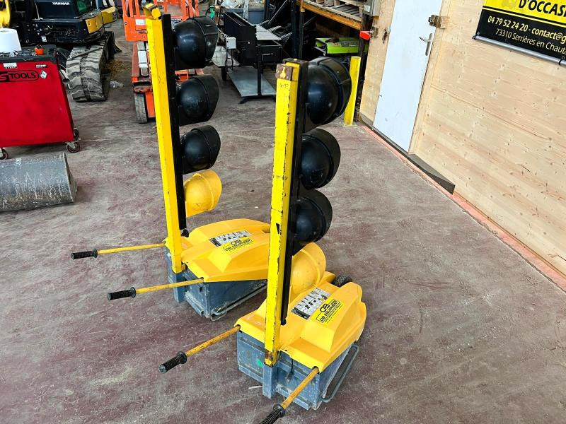FEUX DE CHANTIER TRICOLORES TTS TEMPO AVEC TELECOMMANDE D'OCCASION - Gradbena oprema: slika 5 FEUX DE CHANTIER TRICOLORES TTS TEMPO AVEC TELECOMMANDE D'OCCASION - Gradbena oprema: slika 5