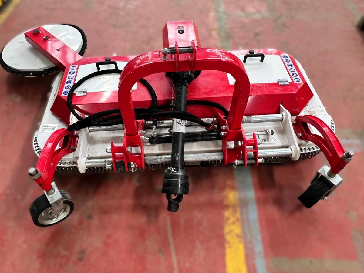 Giemme FMU180 Tondeuse portée attache 3 points pour tracteur - Mulčer kladivar: slika 3 Giemme FMU180 Tondeuse portée attache 3 points pour tracteur - Mulčer kladivar: slika 3