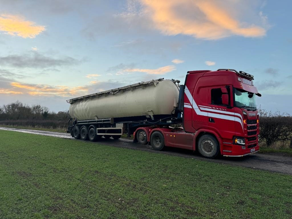 Feldbinder 58 Cube Powder Tanker - Polprikolica cisterna: slika 1 Feldbinder 58 Cube Powder Tanker - Polprikolica cisterna: slika 1