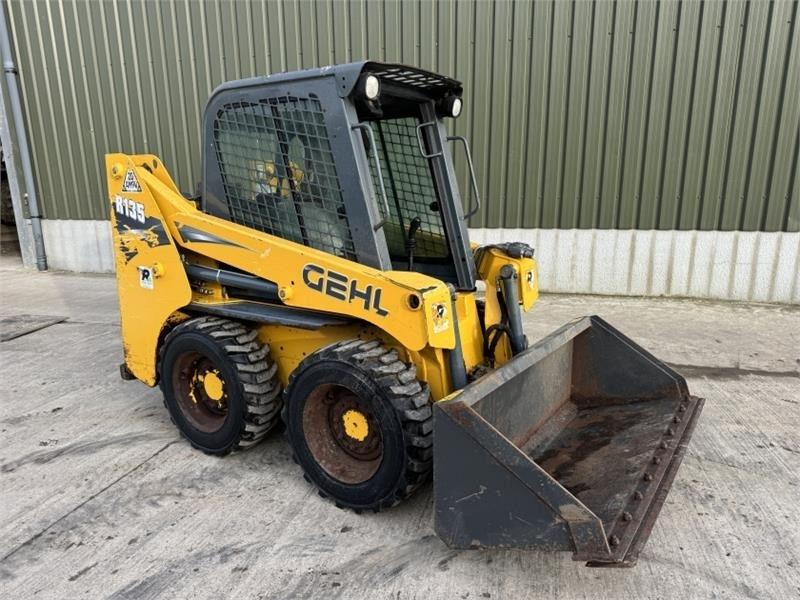 Gehl R135 Skid Steer - Mini nakladalec: slika 3 Gehl R135 Skid Steer - Mini nakladalec: slika 3