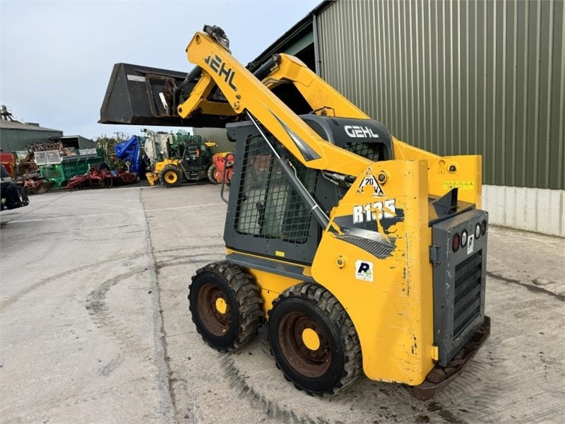 Gehl R135 Skid Steer - Mini nakladalec: slika 2 Gehl R135 Skid Steer - Mini nakladalec: slika 2