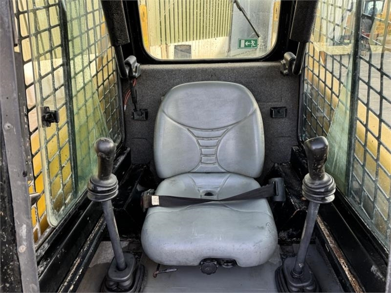 Mini nakladalec Gehl R165 Skid Steer: slika 11