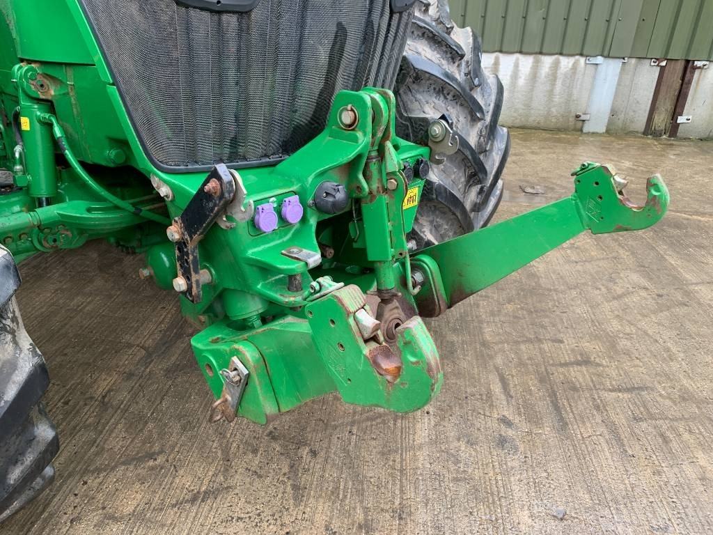 Traktor John Deere 7230 R: slika 23