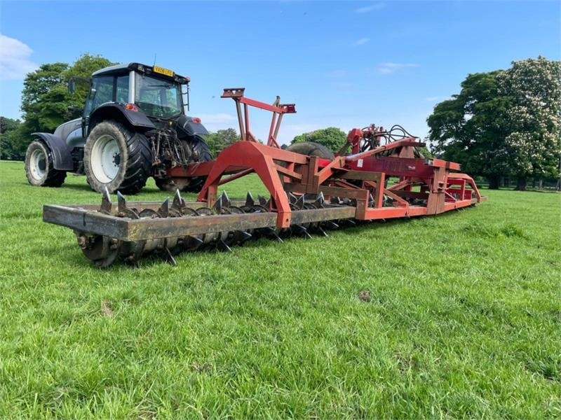 K-Two AE-RO II 9.6 Meter Grassland Aerator - Vrtna oprema: slika 4 K-Two AE-RO II 9.6 Meter Grassland Aerator - Vrtna oprema: slika 4