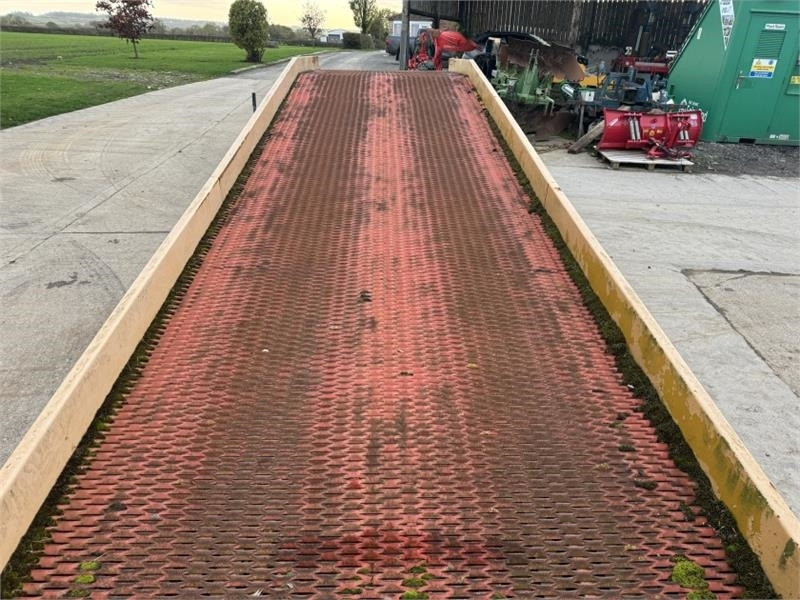 Loading Ramp Loading Ramp - Nakladalna rampa: slika 5 Loading Ramp Loading Ramp - Nakladalna rampa: slika 5