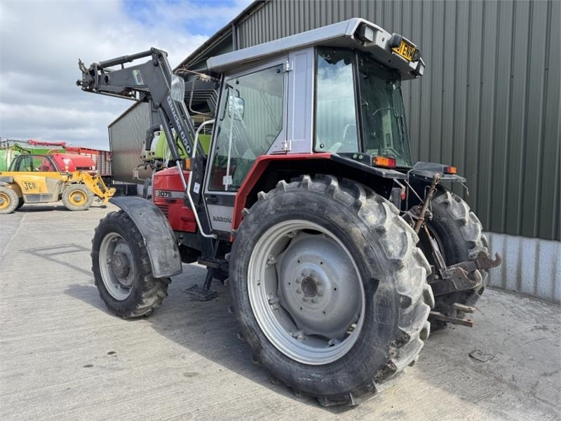 Massey Ferguson 3075 Dynashift *Low Hours* - Traktor: slika 2 Massey Ferguson 3075 Dynashift *Low Hours* - Traktor: slika 2