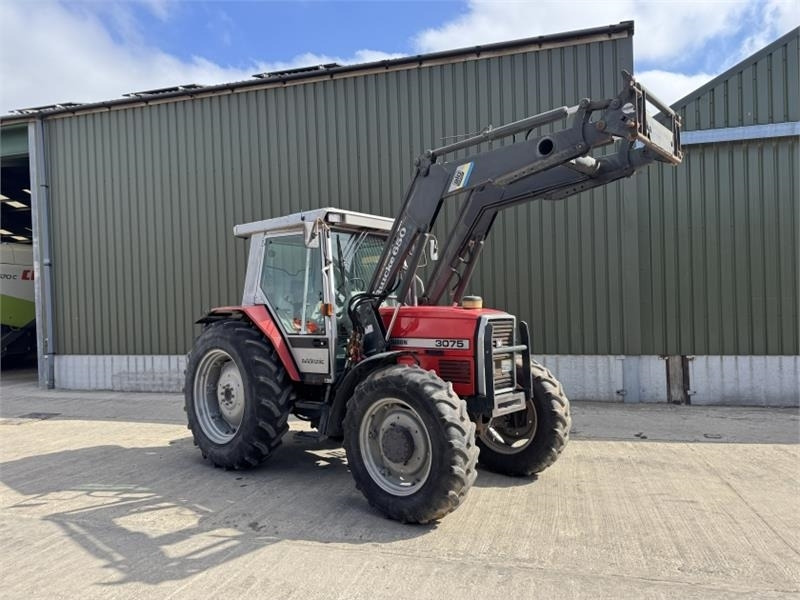 Massey Ferguson 3075 Dynashift *Low Hours* - Traktor: slika 3 Massey Ferguson 3075 Dynashift *Low Hours* - Traktor: slika 3
