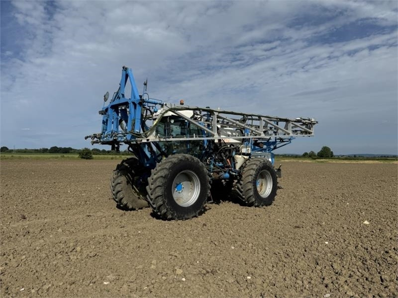 Matrot Matrot M44D 36m Self Propelled Sprayer - Škropilnica montirana na traktor: slika 1 Matrot Matrot M44D 36m Self Propelled Sprayer - Škropilnica montirana na traktor: slika 1