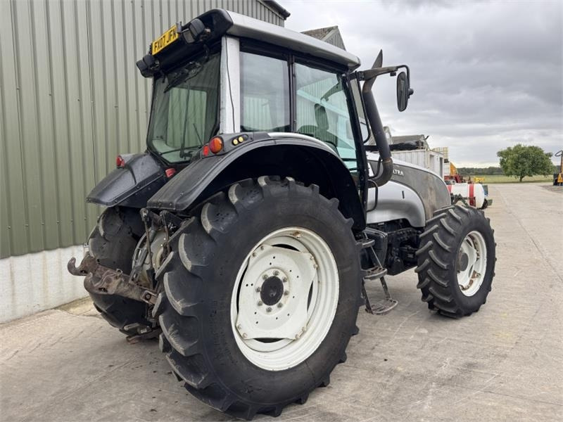 Valtra T121 Tractor - Traktor: slika 4 Valtra T121 Tractor - Traktor: slika 4