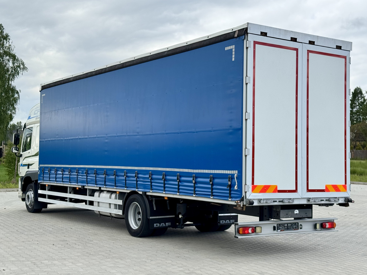 DAF CF 320 / FIRANKA / 24 EUROPALETY / SYPIALKA / AUTOMAT / KLIMA POSTOJOWA / 2017 ROK - Tovornjak s ponjavo: slika 4 DAF CF 320 / FIRANKA / 24 EUROPALETY / SYPIALKA / AUTOMAT / KLIMA POSTOJOWA / 2017 ROK - Tovornjak s ponjavo: slika 4