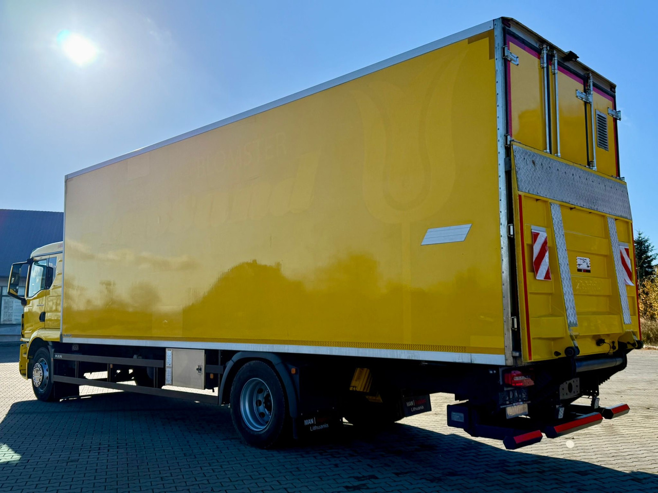 MAN 18.320 / IZOTERMA / GRZANA / WINDA / 20 EUROPALET / AUTOMAT / 170 TYŚ KM / 2021 R / SYPIALKA / CAŁY NA PODUSZKACH / SPROWADZONY / JAK NOWY - Izotermični tovornjak: slika 3 MAN 18.320 / IZOTERMA / GRZANA / WINDA / 20 EUROPALET / AUTOMAT / 170 TYŚ KM / 2021 R / SYPIALKA / CAŁY NA PODUSZKACH / SPROWADZONY / JAK NOWY - Izotermični tovornjak: slika 3