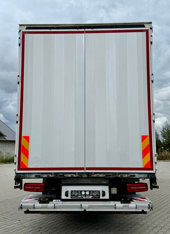 MAN MAN TGM 18.320 ROK PRODUKCJI 2020 NUMER VIN WMAN18ZZ6LY407218 PRZEBIEG 590 TYŚ KM ABS KLIMATYZACJA EL.SZYBY EL.LUSTERKA WIELOFUNKCYJNA KIEROWNICA LODÓWKA KABINA SYPIALNA DWA ŁÓŻKA OGRZEWANIE POSTOJO - Tovornjak s ponjavo: slika 4 MAN MAN TGM 18.320 ROK PRODUKCJI 2020 NUMER VIN WMAN18ZZ6LY407218 PRZEBIEG 590 TYŚ KM ABS KLIMATYZACJA EL.SZYBY EL.LUSTERKA WIELOFUNKCYJNA KIEROWNICA LODÓWKA KABINA SYPIALNA DWA ŁÓŻKA OGRZEWANIE POSTOJO - Tovornjak s ponjavo: slika 4