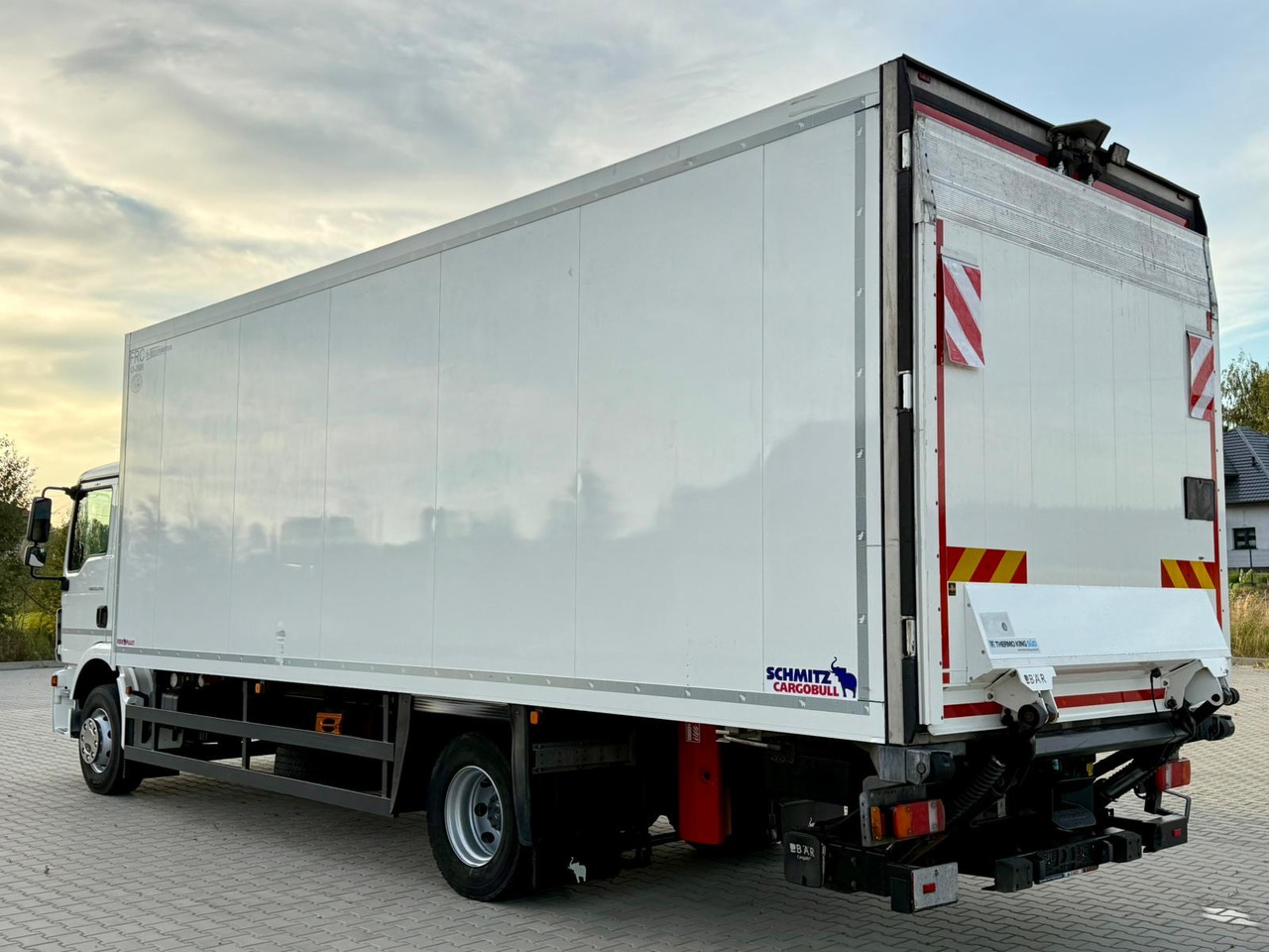MAN TGM 15.290 / CHŁODNIA / WINDA / SCHMITZ / 18 PALET / AUTOMAT / NISKI PRZEBIEG / 2020 ROK / EURO 6 - Tovornjak hladilnik: slika 3 MAN TGM 15.290 / CHŁODNIA / WINDA / SCHMITZ / 18 PALET / AUTOMAT / NISKI PRZEBIEG / 2020 ROK / EURO 6 - Tovornjak hladilnik: slika 3