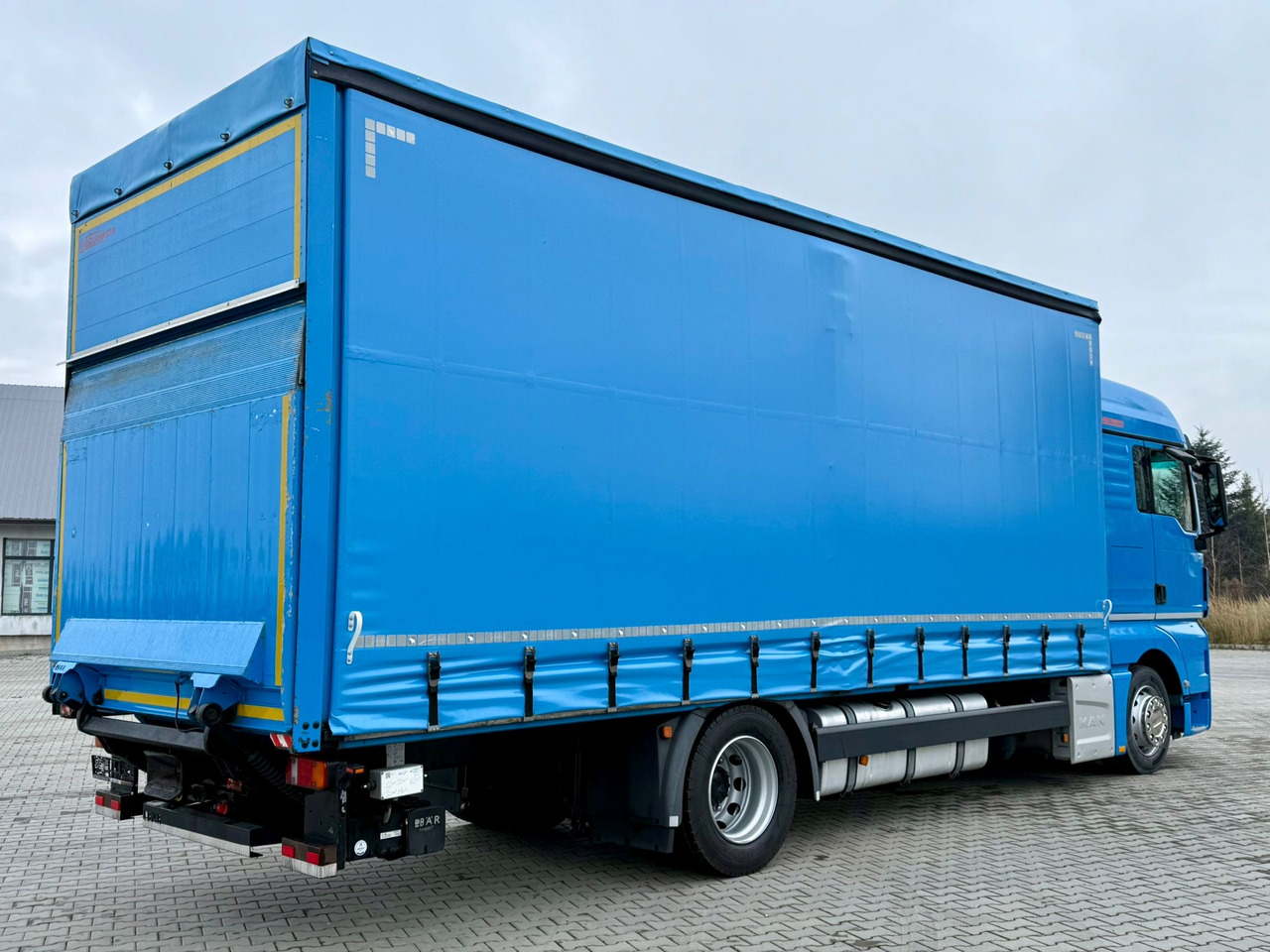 MAN TGX 18.360 / FIRANKA / WINDA / AUTOMAT / NOWE OPONY / EURO 6 / SYPIALKA / SPROWADZONY - Tovornjak s ponjavo: slika 5 MAN TGX 18.360 / FIRANKA / WINDA / AUTOMAT / NOWE OPONY / EURO 6 / SYPIALKA / SPROWADZONY - Tovornjak s ponjavo: slika 5