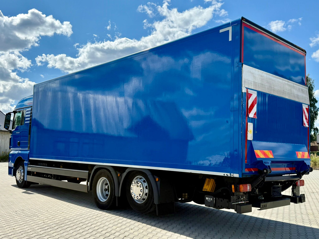 MAN TGX 26.420 / KONTENER / WINDA / 8.5 M DŁUGOŚCI / 21 EUROPALET / 6x2 / 3 OŚ PODNOSZONA I SKRĘTNA / ŁADOWNOŚĆ 14 415 KG / 2018 ROK / Z NIEMIEC - Tovornjak zabojnik: slika 5 MAN TGX 26.420 / KONTENER / WINDA / 8.5 M DŁUGOŚCI / 21 EUROPALET / 6x2 / 3 OŚ PODNOSZONA I SKRĘTNA / ŁADOWNOŚĆ 14 415 KG / 2018 ROK / Z NIEMIEC - Tovornjak zabojnik: slika 5
