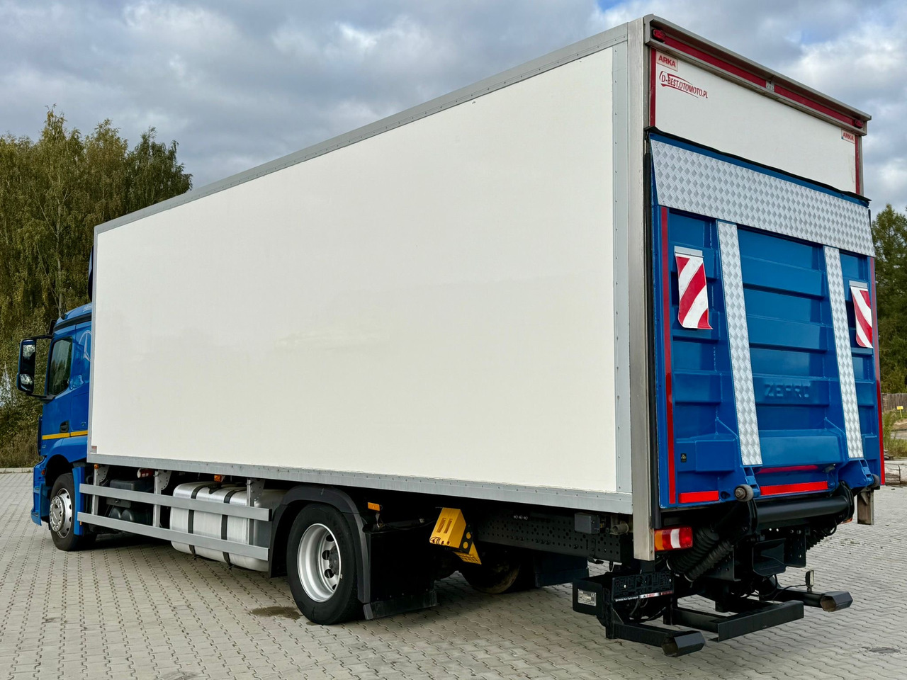 MERCEDES-BENZ ACTROS 1836 / CHŁODNIA / WINDA / 18 PALET / SILNIK 10677 cm3 / CARRIER / SYPIALKA / AUTOMAT / 2018 ROK - Tovornjak hladilnik: slika 4 MERCEDES-BENZ ACTROS 1836 / CHŁODNIA / WINDA / 18 PALET / SILNIK 10677 cm3 / CARRIER / SYPIALKA / AUTOMAT / 2018 ROK - Tovornjak hladilnik: slika 4