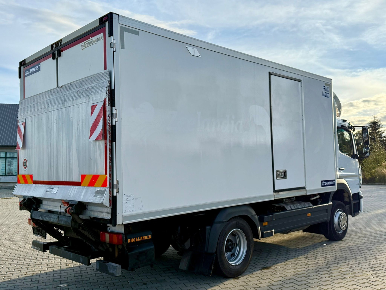 MERCEDES-BENZ ATEGO 1218 / CHŁODNIA / IZOTERMA / WINDA / 5.10 M DŁUGOŚCI / LAMBERET / AUTOMAT / 2017 ROK / 410 TYŚ KM - Tovornjak hladilnik: slika 3 MERCEDES-BENZ ATEGO 1218 / CHŁODNIA / IZOTERMA / WINDA / 5.10 M DŁUGOŚCI / LAMBERET / AUTOMAT / 2017 ROK / 410 TYŚ KM - Tovornjak hladilnik: slika 3