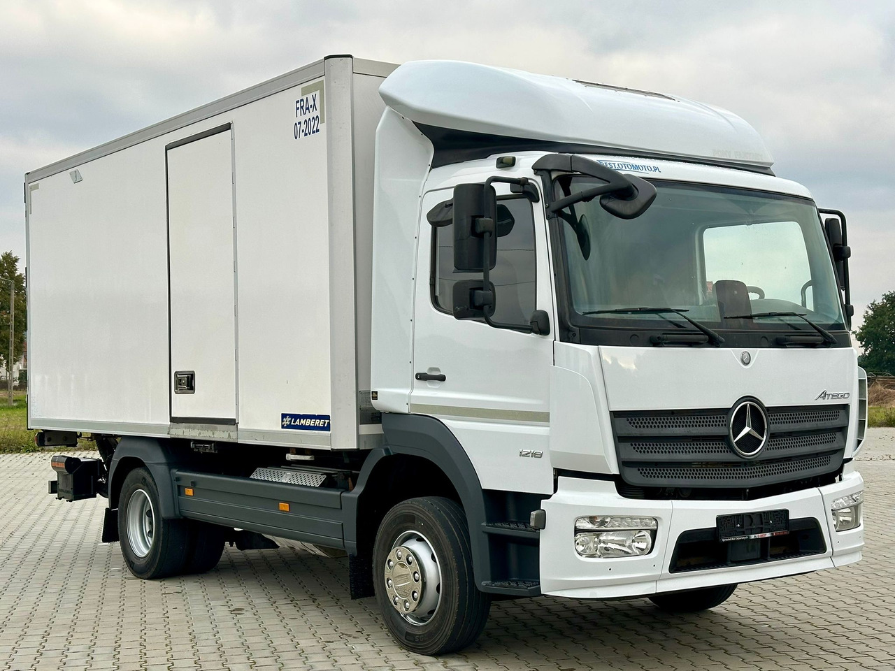MERCEDES-BENZ ATEGO 1218 / CHŁODNIA / WINDA / 12 PALET / 5.10 M DŁUGOŚCI / AUTOMAT / LAMBERET / 5090 KG ŁADOWNOŚCI - Tovornjak hladilnik: slika 1 MERCEDES-BENZ ATEGO 1218 / CHŁODNIA / WINDA / 12 PALET / 5.10 M DŁUGOŚCI / AUTOMAT / LAMBERET / 5090 KG ŁADOWNOŚCI - Tovornjak hladilnik: slika 1