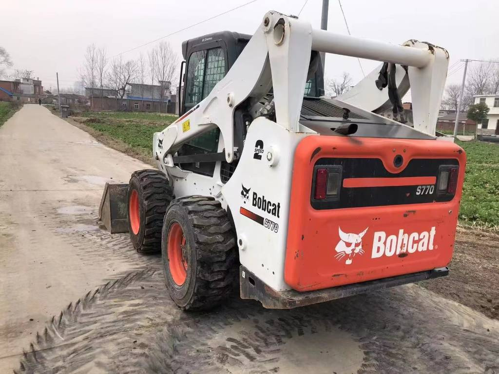 Bobcat S 770 - Mini nakladalec: slika 2 Bobcat S 770 - Mini nakladalec: slika 2