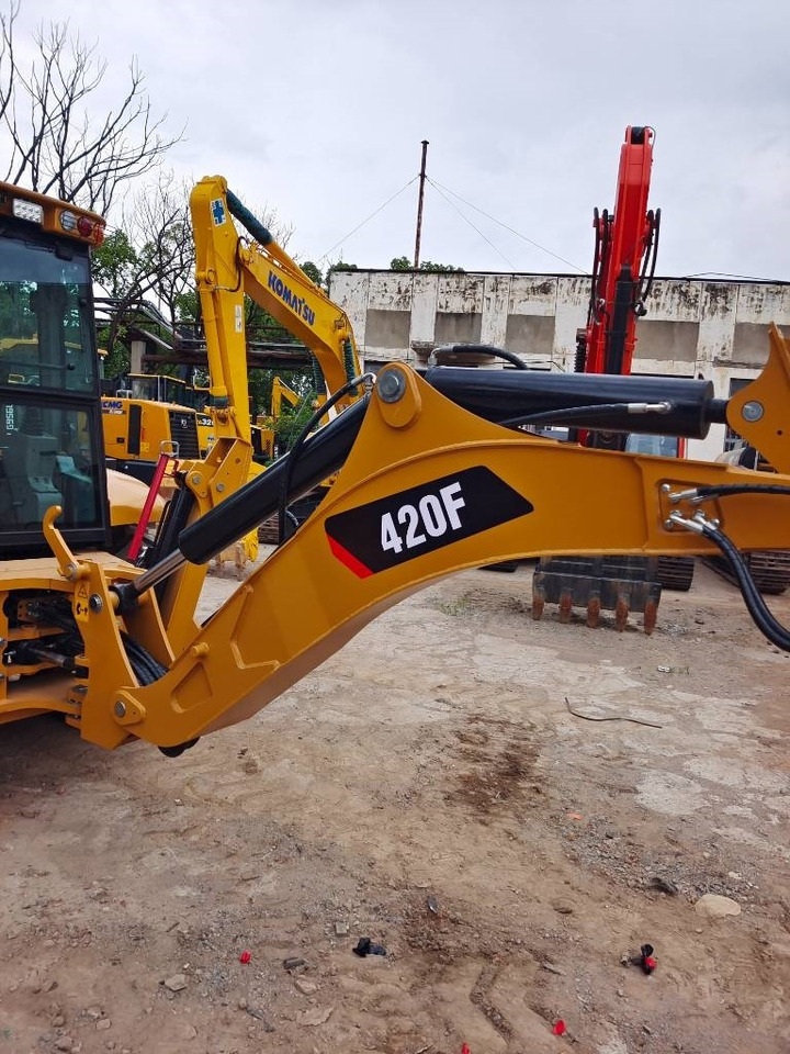 CAT 420 F - Bager nakladalec: slika 4 CAT 420 F - Bager nakladalec: slika 4