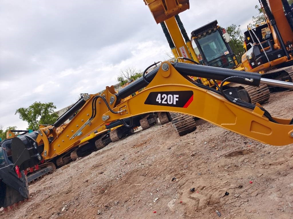 CAT 420 F - Bager nakladalec: slika 2 CAT 420 F - Bager nakladalec: slika 2