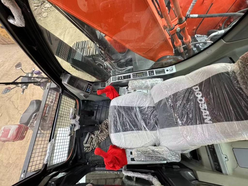 Doosan DX 300 - Bager goseničar: slika 2 Doosan DX 300 - Bager goseničar: slika 2