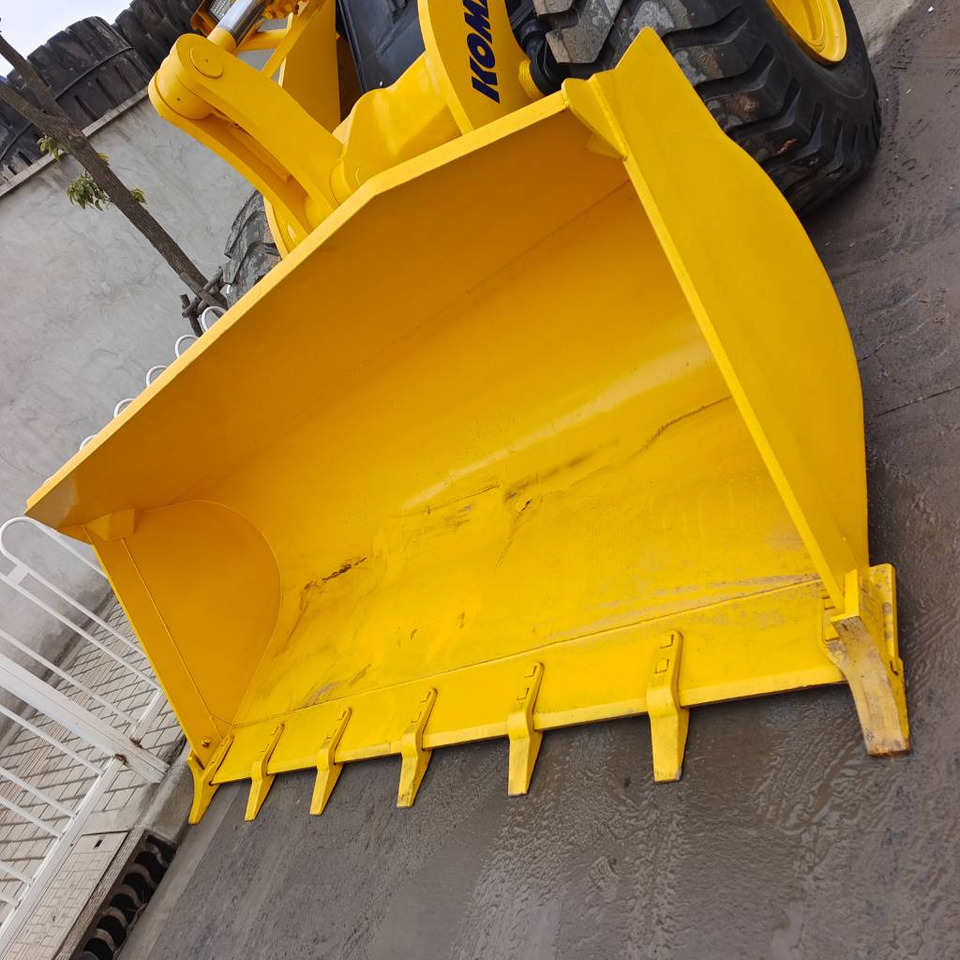 Komatsu WA 380-3 - Kolesni nakladalec: slika 3 Komatsu WA 380-3 - Kolesni nakladalec: slika 3