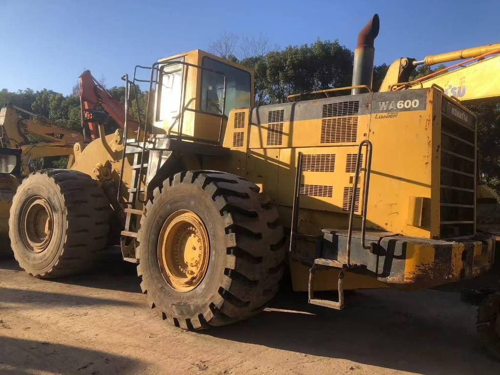 Komatsu WA 600-3 - Kolesni nakladalec: slika 1 Komatsu WA 600-3 - Kolesni nakladalec: slika 1