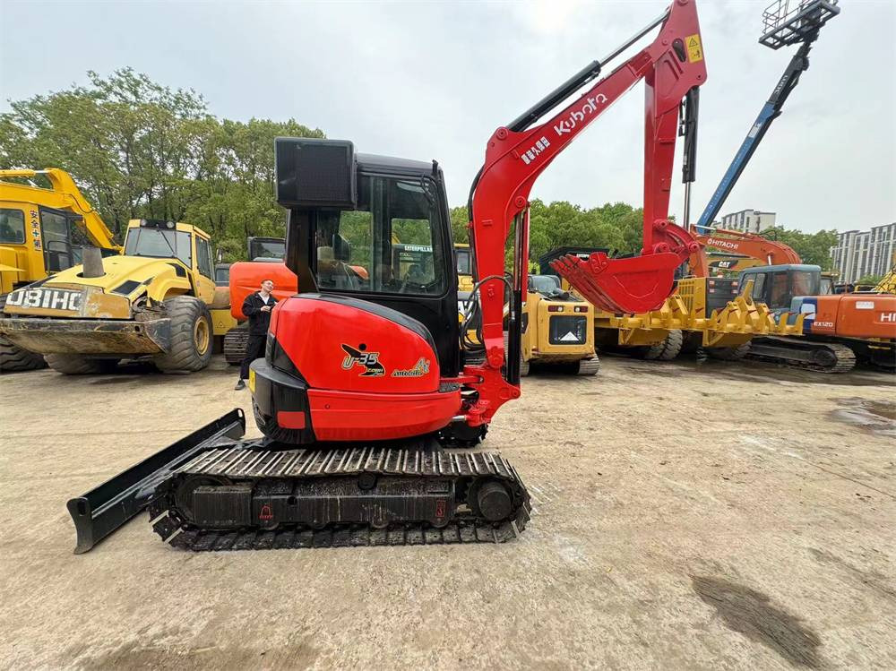 Kubota U 35-3 - Mini bager: slika 1 Kubota U 35-3 - Mini bager: slika 1