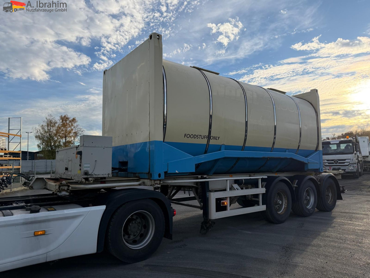 Feldbinder Lebensmittel Tank Container 26500 L | 2 Kammern | Heizung | 20 ft | Edelstahl | - Polprikolica cisterna: slika 1 Feldbinder Lebensmittel Tank Container 26500 L | 2 Kammern | Heizung | 20 ft | Edelstahl | - Polprikolica cisterna: slika 1