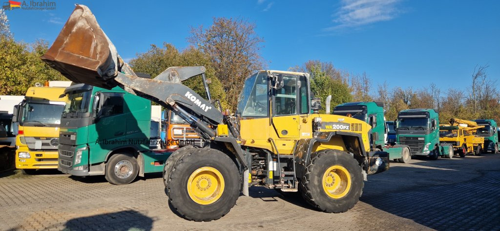Komatsu WA 200 technisch ok. technische Wartung beim Komatsu Service - Kolesni nakladalec: slika 1 Komatsu WA 200 technisch ok. technische Wartung beim Komatsu Service - Kolesni nakladalec: slika 1