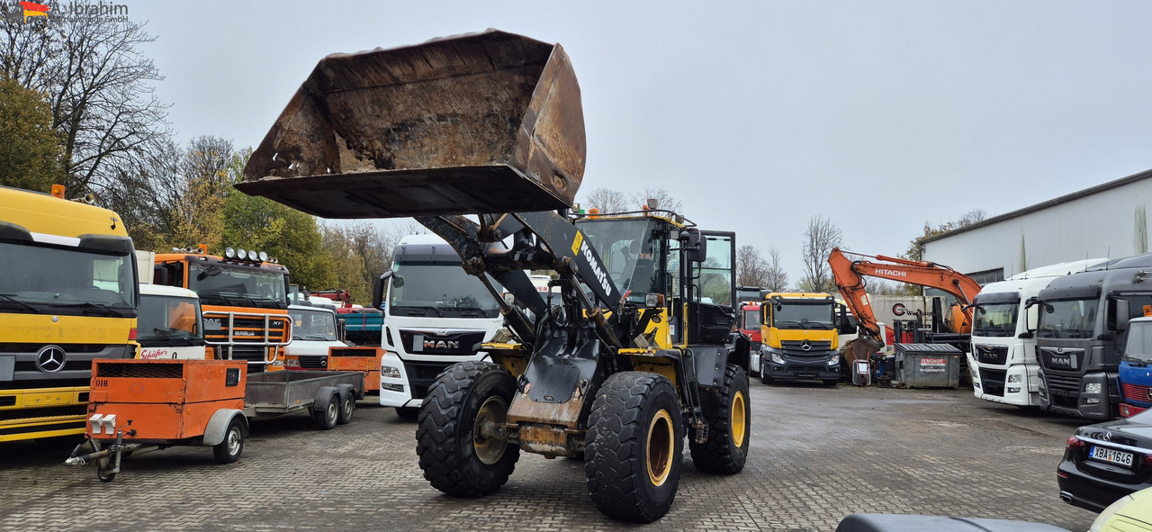 Komatsu WA 250 Zustand technisch ok, optisch 3-4 Unterlagen vorhanden - Kolesni nakladalec: slika 1 Komatsu WA 250 Zustand technisch ok, optisch 3-4 Unterlagen vorhanden - Kolesni nakladalec: slika 1