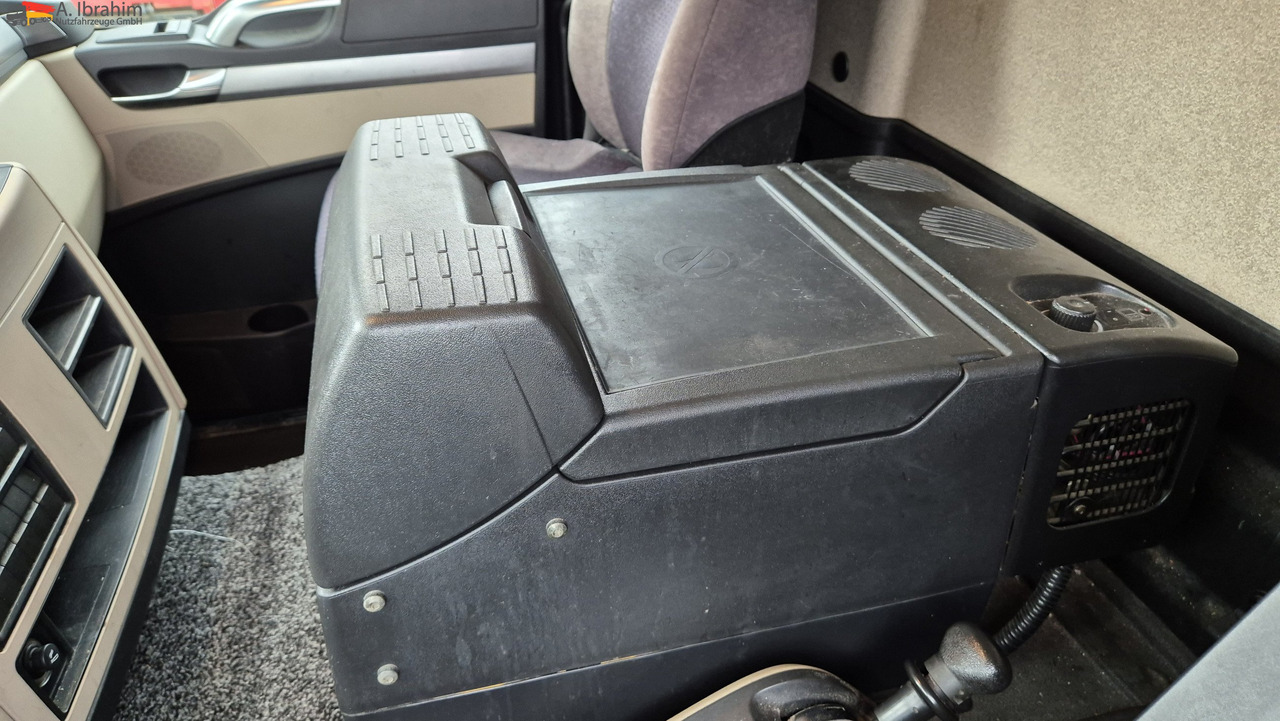 MAN 8.250 7,30 m Koffer, Navi, Topzustand - Dostavno vozilo z zabojnikom: slika 4 MAN 8.250 7,30 m Koffer, Navi, Topzustand - Dostavno vozilo z zabojnikom: slika 4