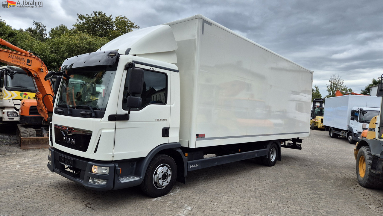 MAN 8.250 7,30 m Koffer, Navi, Topzustand - Dostavno vozilo z zabojnikom: slika 1 MAN 8.250 7,30 m Koffer, Navi, Topzustand - Dostavno vozilo z zabojnikom: slika 1