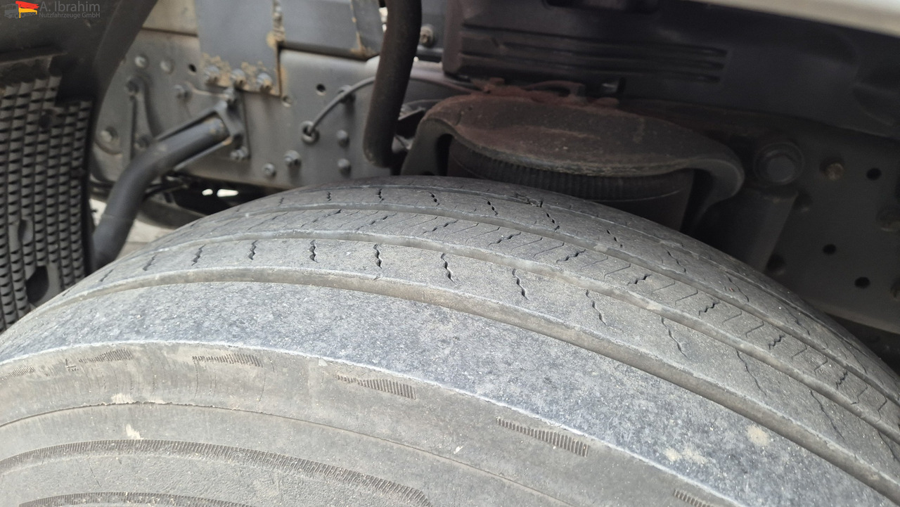 Mercedes-Benz 1833 HIAB Kran, Funk FB Scheckheft gepflegt bei Mercedes - Tovornjak s kesonom, Tovornjak z dvigalom: slika 3 Mercedes-Benz 1833 HIAB Kran, Funk FB Scheckheft gepflegt bei Mercedes - Tovornjak s kesonom, Tovornjak z dvigalom: slika 3