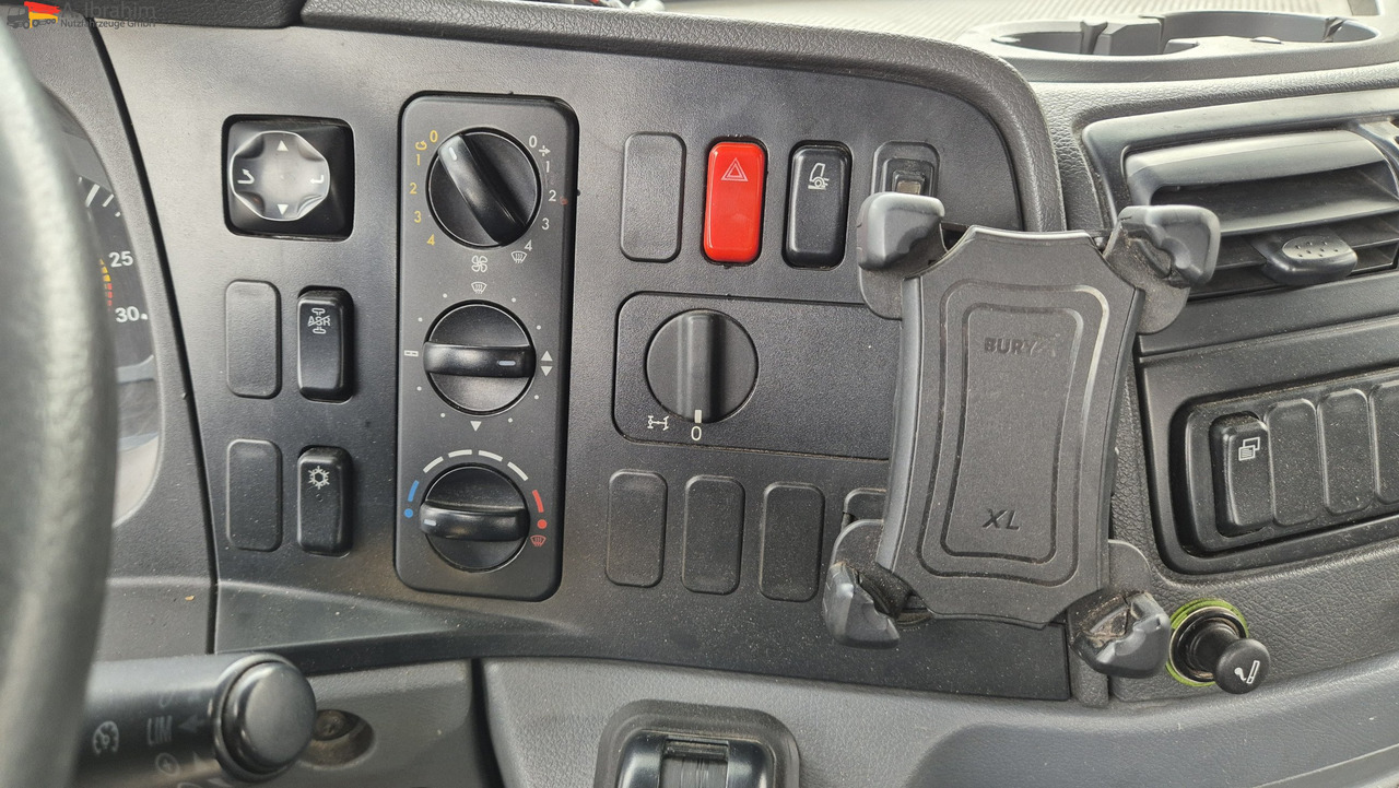 Mercedes-Benz 1833 HIAB Kran, Funk FB Scheckheft gepflegt bei Mercedes - Tovornjak s kesonom, Tovornjak z dvigalom: slika 5 Mercedes-Benz 1833 HIAB Kran, Funk FB Scheckheft gepflegt bei Mercedes - Tovornjak s kesonom, Tovornjak z dvigalom: slika 5