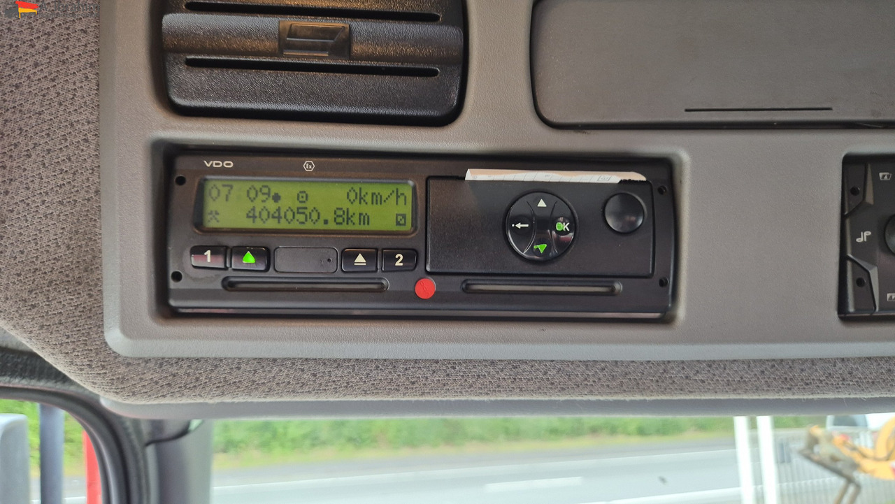 Mercedes-Benz 1833 HIAB Kran, Funk FB Scheckheft gepflegt bei Mercedes - Tovornjak s kesonom, Tovornjak z dvigalom: slika 2 Mercedes-Benz 1833 HIAB Kran, Funk FB Scheckheft gepflegt bei Mercedes - Tovornjak s kesonom, Tovornjak z dvigalom: slika 2