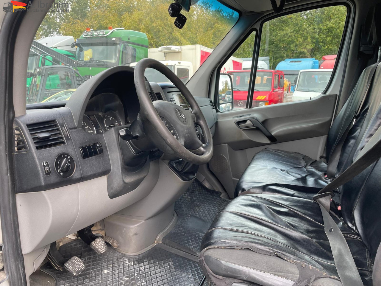 Mercedes-Benz Sprinter DB 319 CDI Geschlossen Kasten | 15 m³ | V6 | 4.5 m Radstand - Furgon: slika 3 Mercedes-Benz Sprinter DB 319 CDI Geschlossen Kasten | 15 m³ | V6 | 4.5 m Radstand - Furgon: slika 3