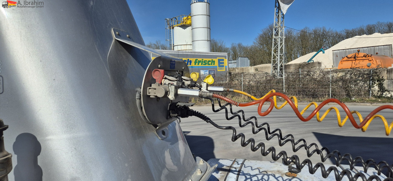 O.M.E.P.S Unfall, voll fahrbereit 35 cbm - Silos cisterna: slika 2 O.M.E.P.S Unfall, voll fahrbereit 35 cbm - Silos cisterna: slika 2