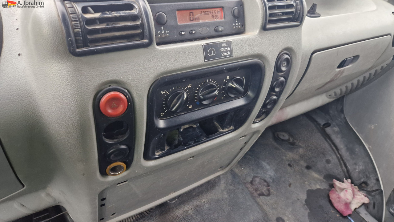 Renault 52AF, zwillingsbereift 2.8 nicht neu, aber läuft, - Furgon: slika 4 Renault 52AF, zwillingsbereift 2.8 nicht neu, aber läuft, - Furgon: slika 4