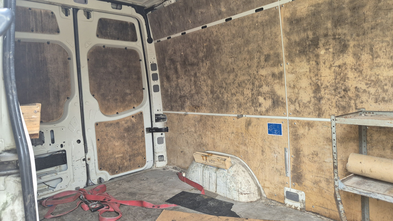 VW Crafter 2.5 Diesel Rost ja, technisch super, HU neu 01 2025 - Furgon: slika 4 VW Crafter 2.5 Diesel Rost ja, technisch super, HU neu 01 2025 - Furgon: slika 4