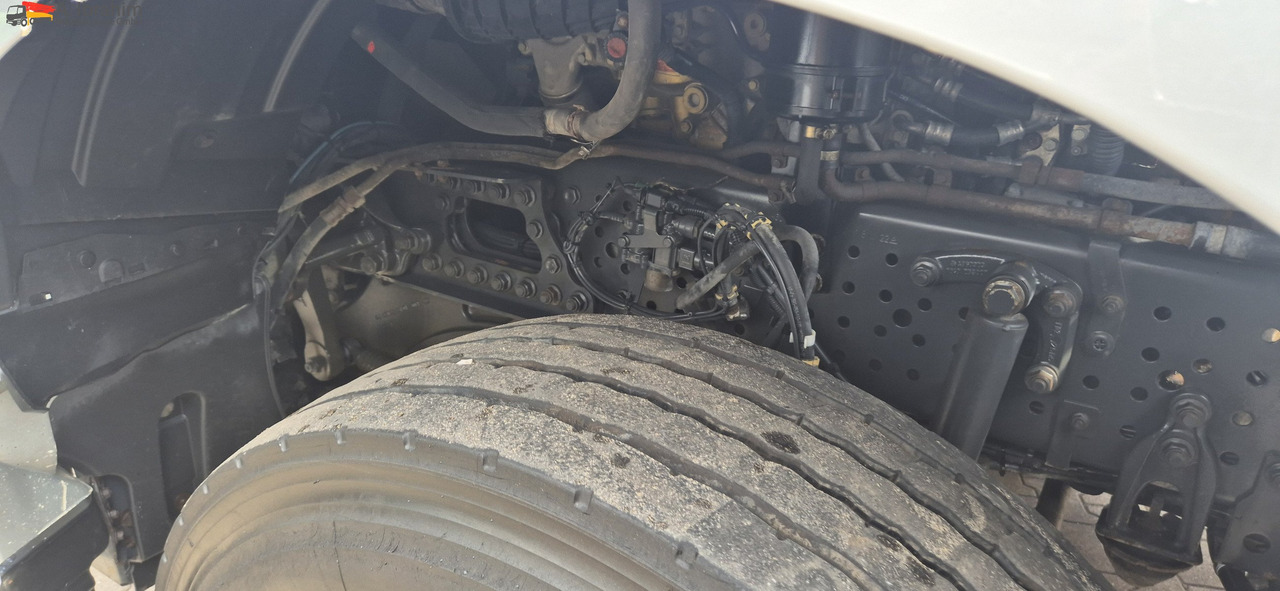 Mercedes-Benz DB 1842H 4x4 Hydrodrive Scheckheft bei Mercedes - Vlačilec: slika 5 Mercedes-Benz DB 1842H 4x4 Hydrodrive Scheckheft bei Mercedes - Vlačilec: slika 5