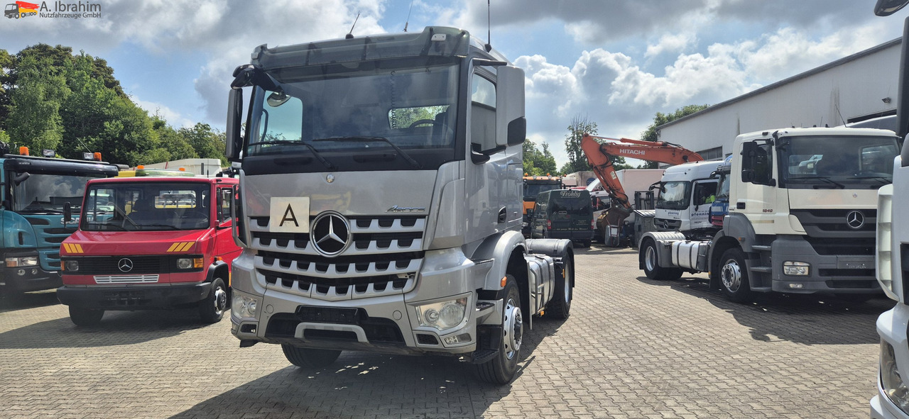 Mercedes-Benz DB 1842H 4x4 Hydrodrive Scheckheft bei Mercedes - Vlačilec: slika 1 Mercedes-Benz DB 1842H 4x4 Hydrodrive Scheckheft bei Mercedes - Vlačilec: slika 1