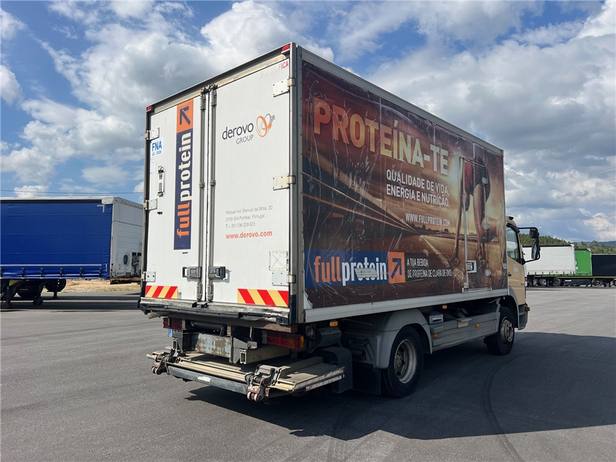 MERCEDES-BENZ 1318 - Tovornjak hladilnik: slika 4 MERCEDES-BENZ 1318 - Tovornjak hladilnik: slika 4